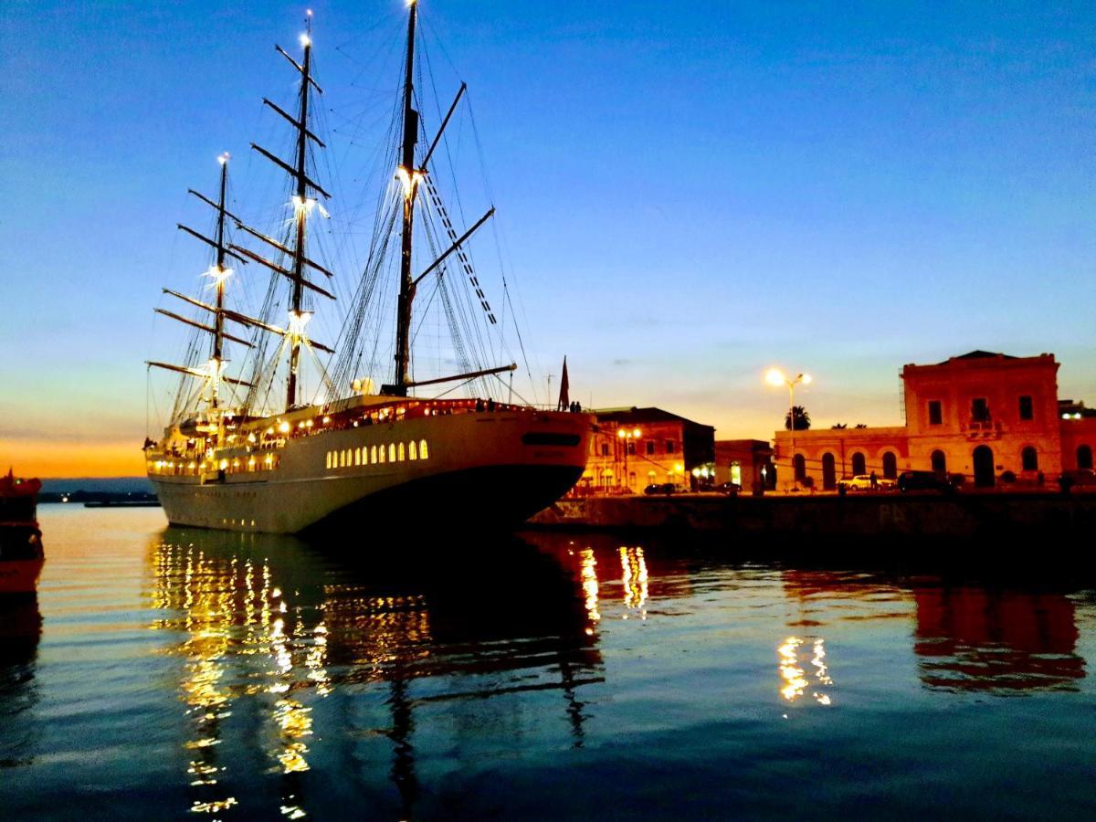 Incantevole Appartamento In Palazzo Storico Ortigia シラクーサ エクステリア 写真